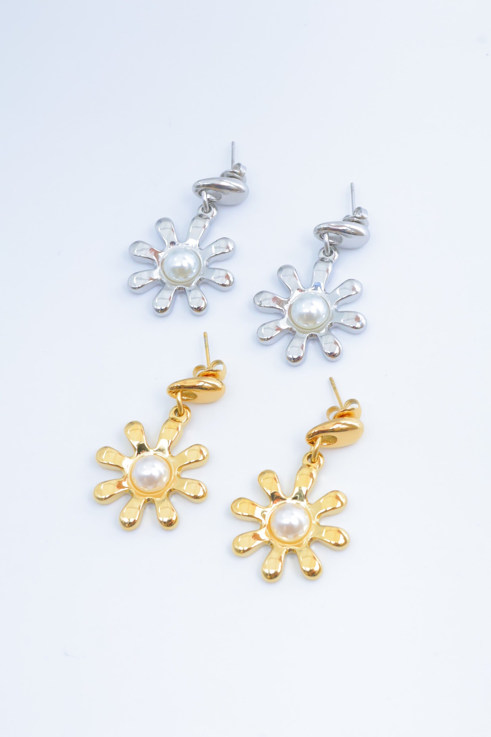 Boucles d'oreilles en forme de fleur perlée - DORÉ