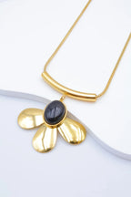 Collier avec pendentif en forme de fleur - NOIR