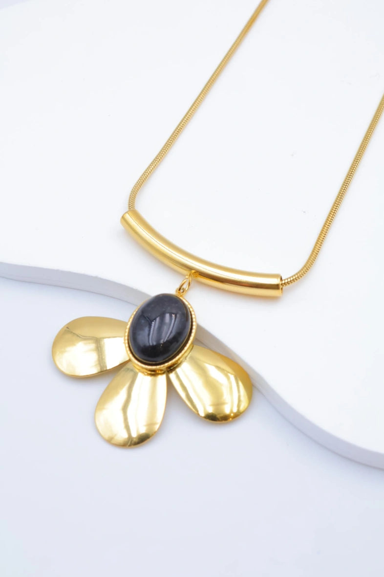 Collier avec pendentif en forme de fleur - NOIR