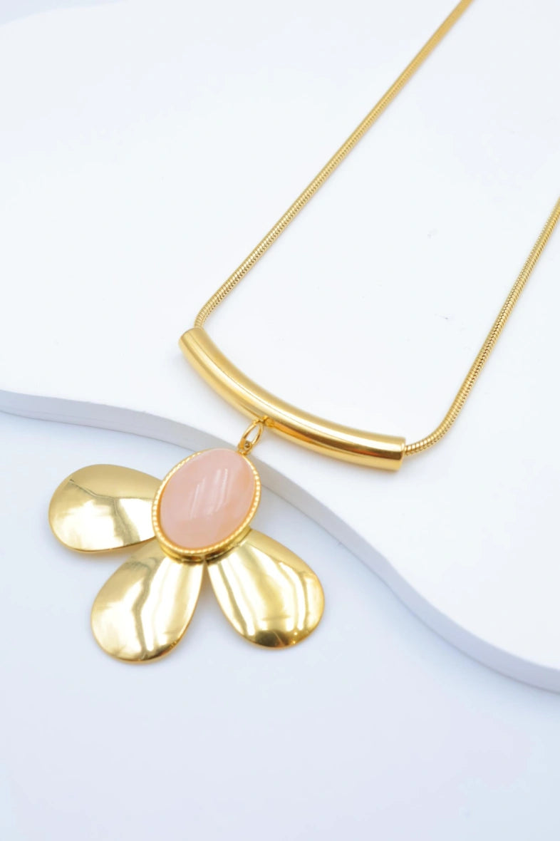 Collier avec pendentif en forme de fleur - ÉCRU