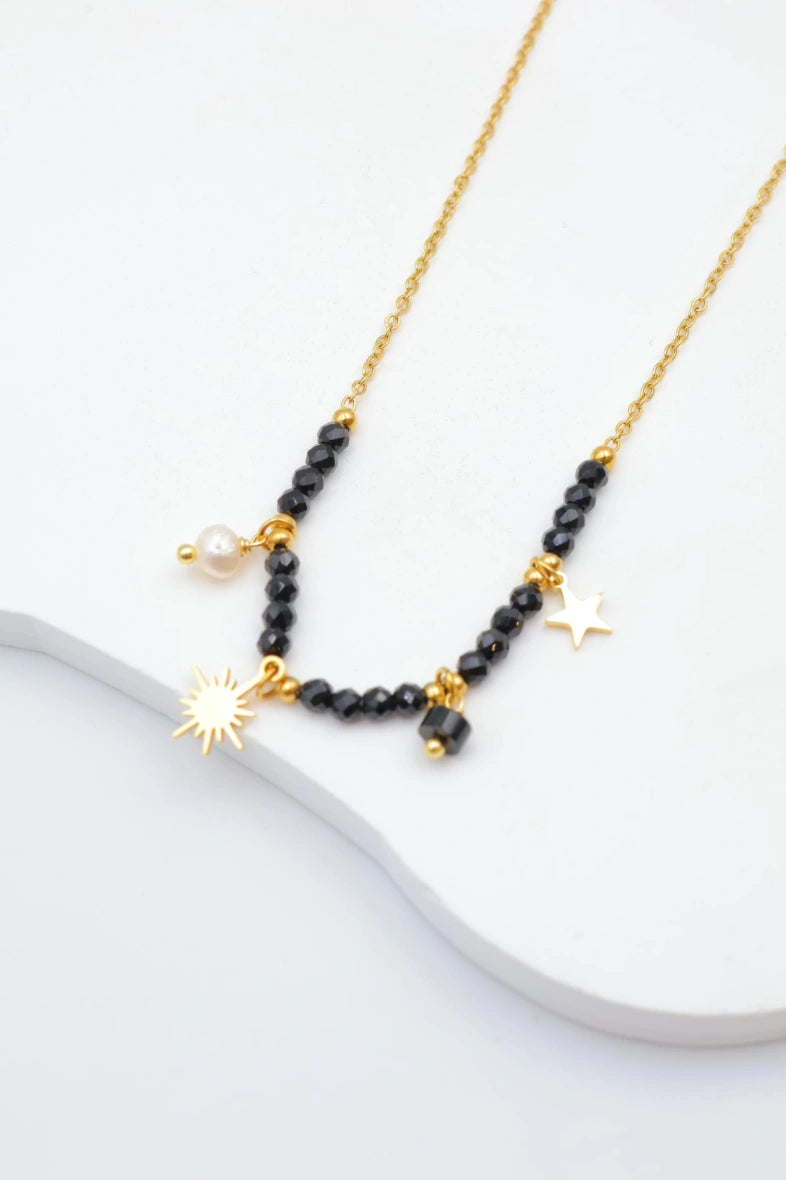 Collier avec cristaux colorés, pendentif étoile et perle - NOIR