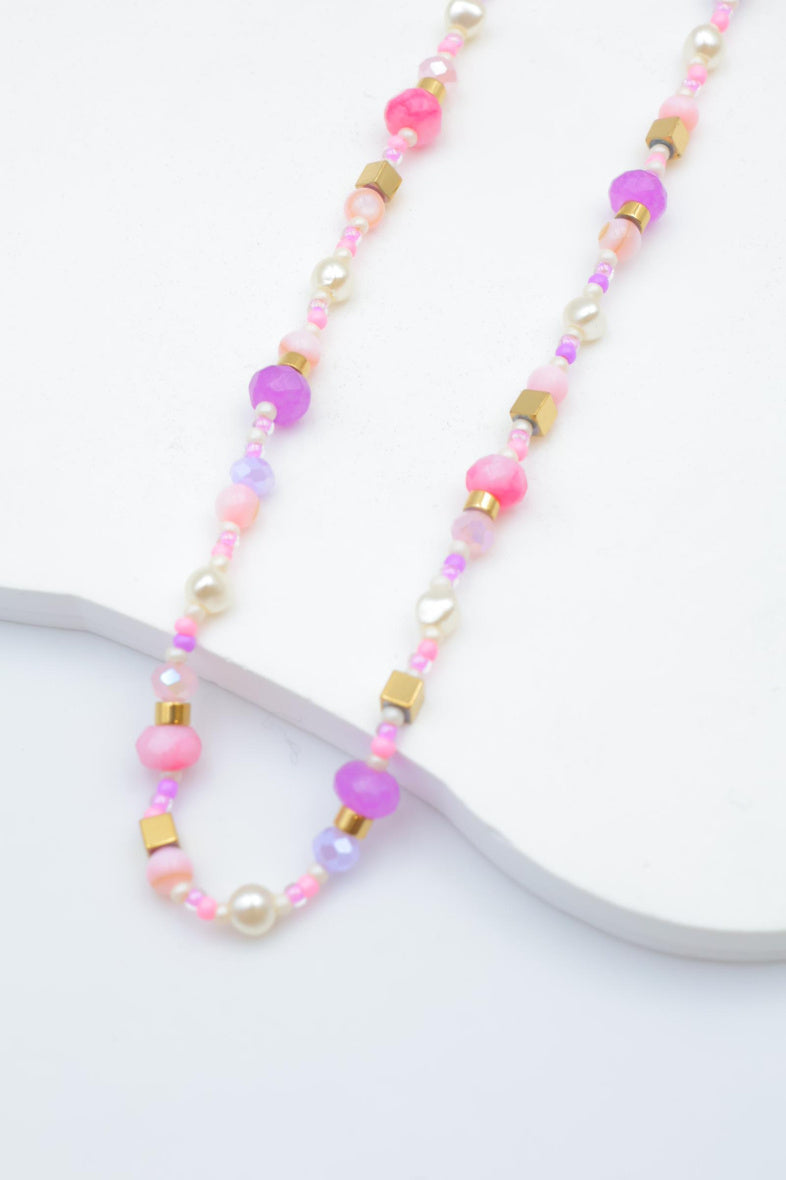 Collier avec cristaux colorés, pierres cylindriques, cubes dorés et perles - VIOLET