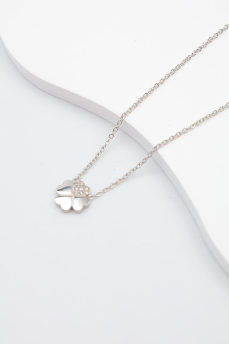 Collier avec motif trèfle en forme de cœur et strass - ARGENT