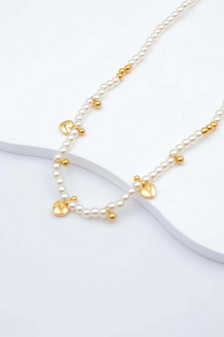 Collier avec perles et pendentifs en forme de cœur - BLANC