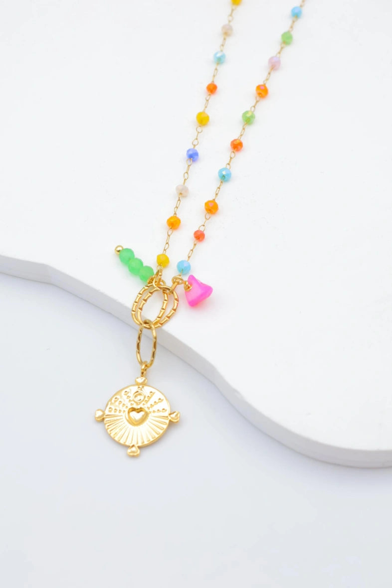 Collier avec pendentif rond et motifs cœur - MULTICOLORE
