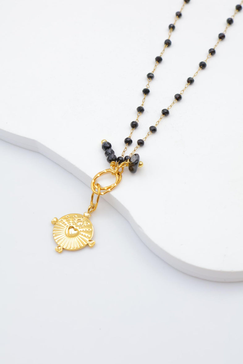 Collier avec pendentif rond et motifs cœur - NOIR