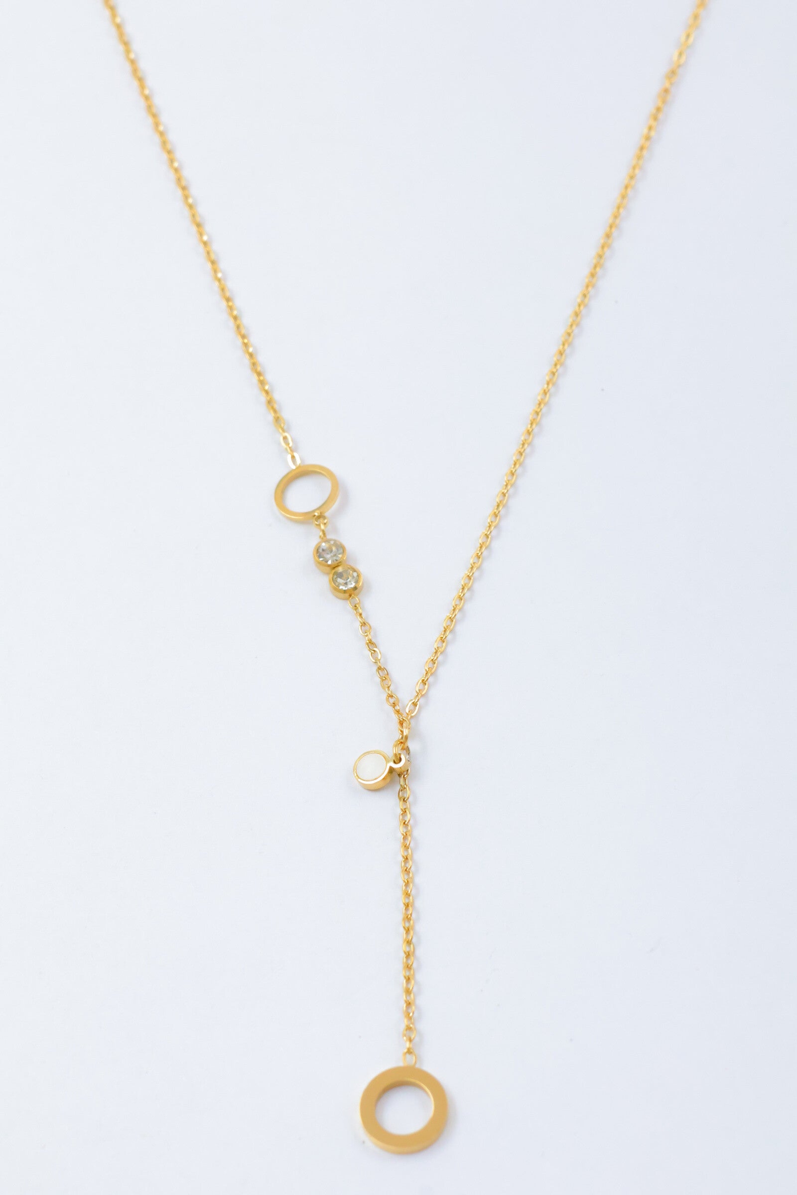 Collier avec éléments circulaires et cristaux - DORÉ