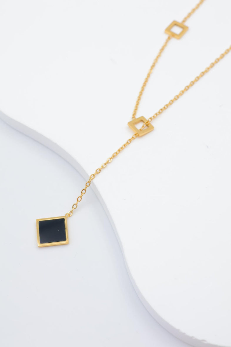 Collier lavallière avec pendentif carré noir - DORÉ