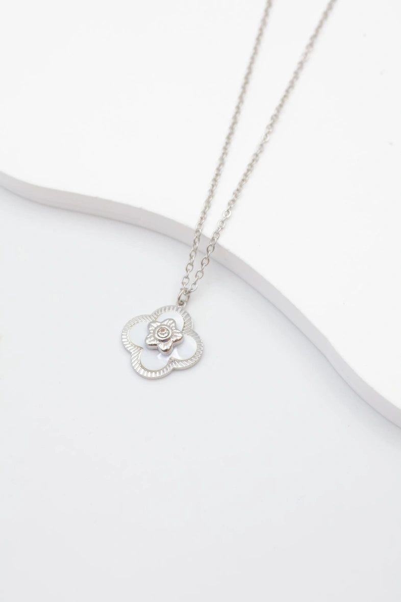 Collier avec motif fleur et étoile - ARGENT