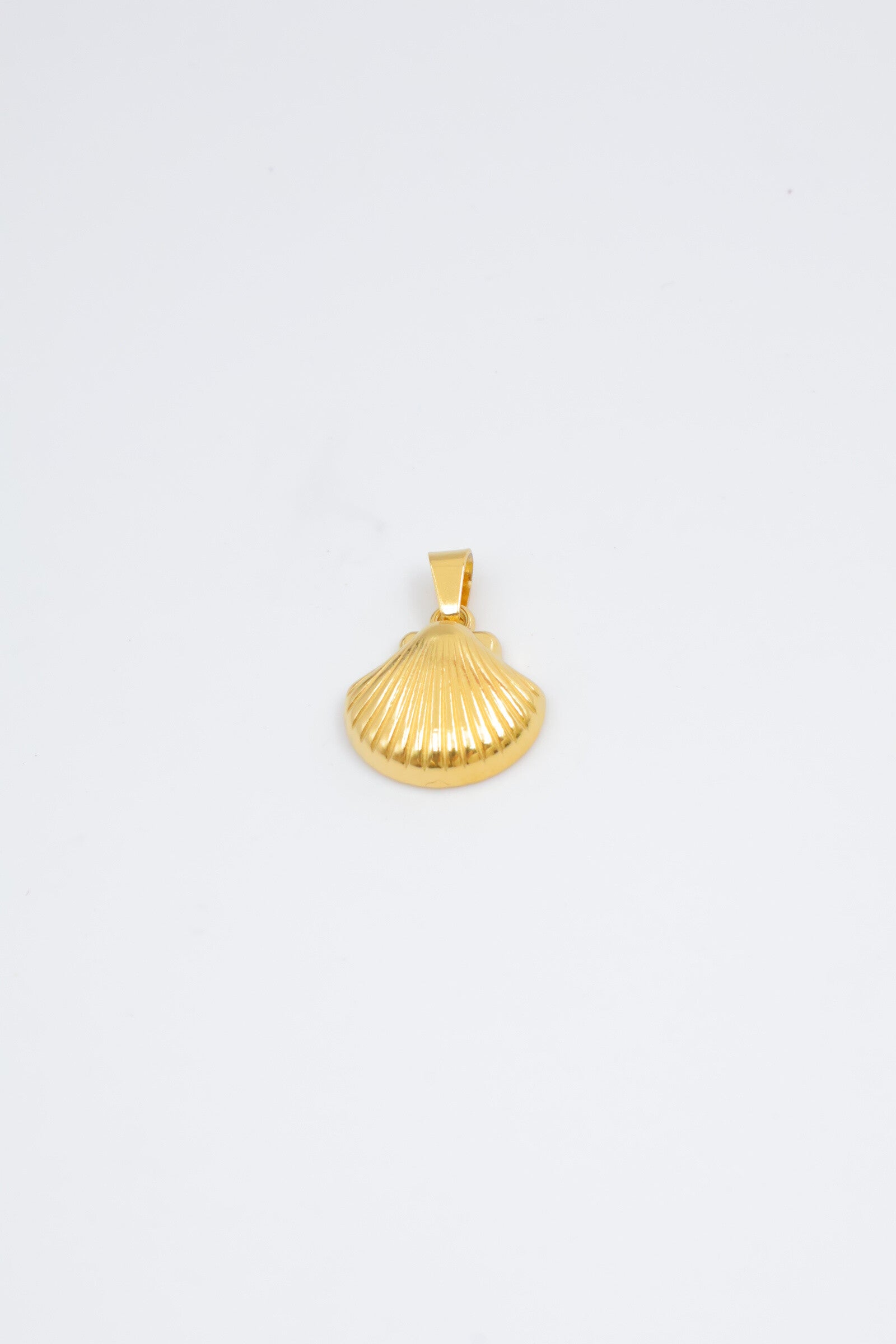 Pendentif coquillage - DORÉ