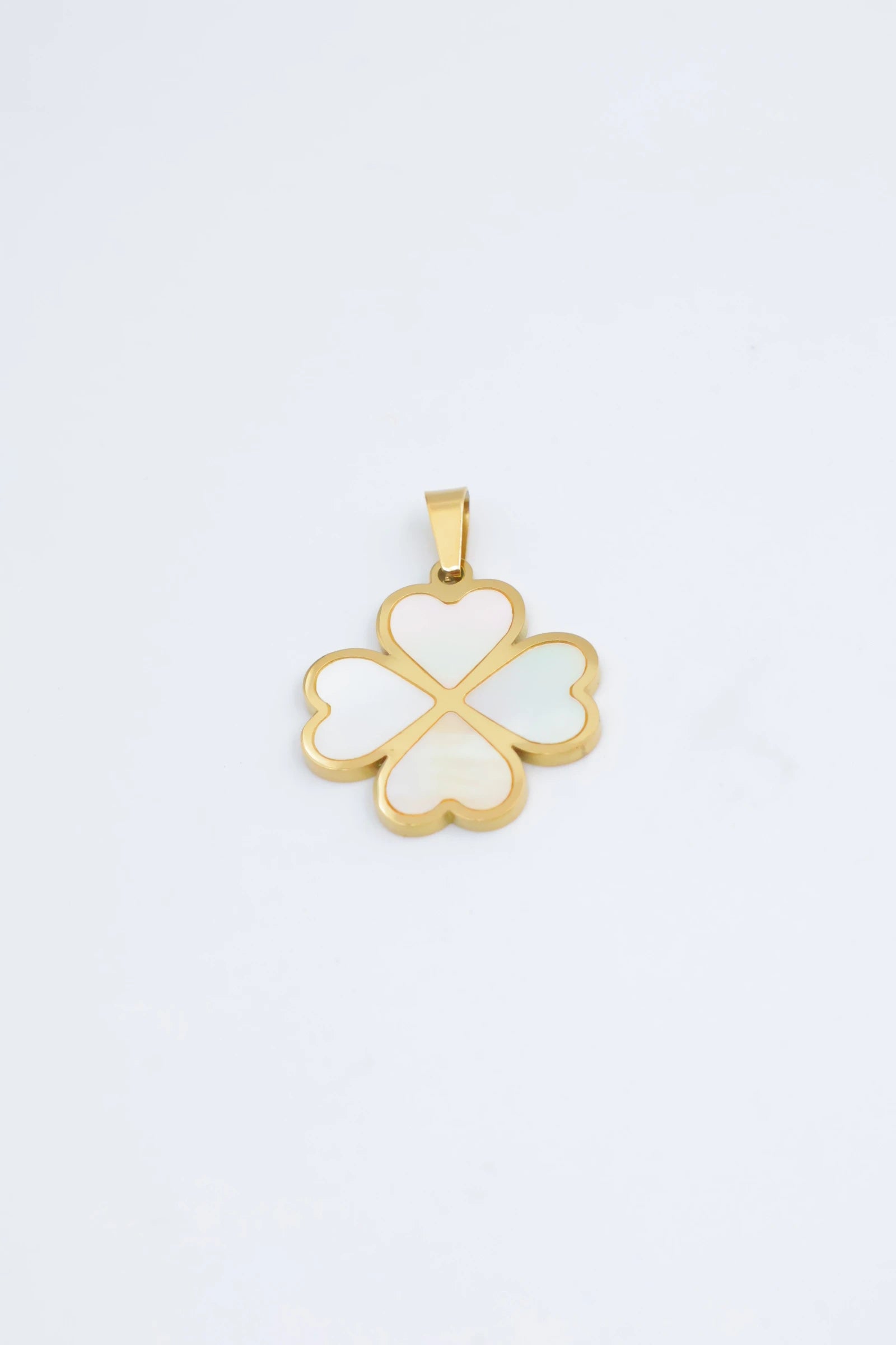 Pendentif trèfle avec nacre - DORÉ