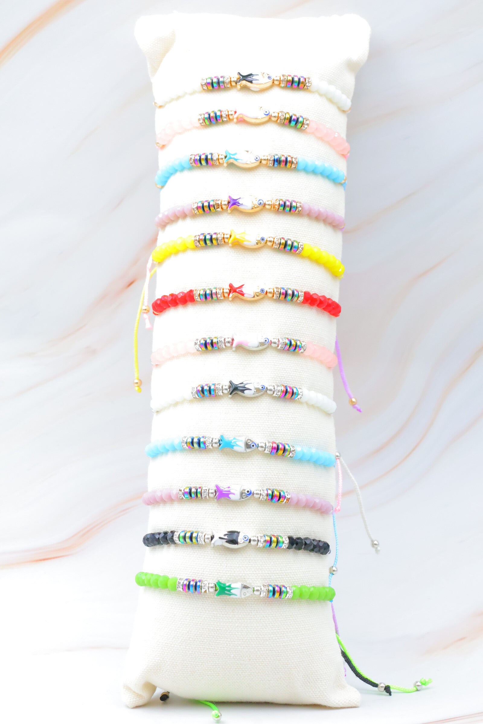 Lot de 12 bracelets en métal avec coussin - MULTICOLORE