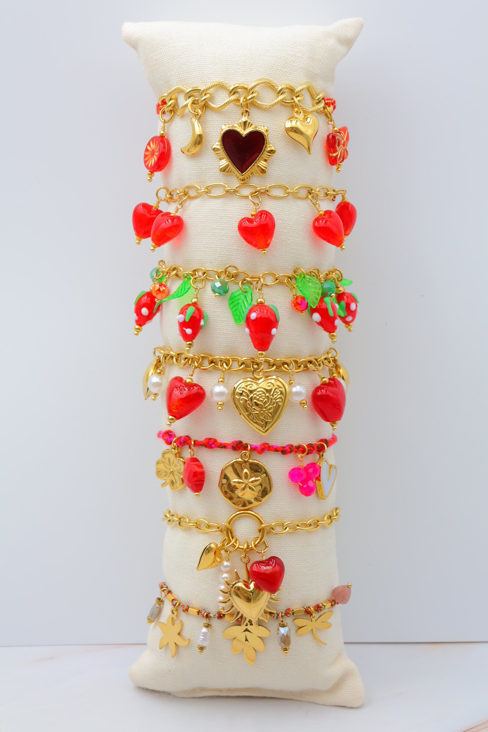Lot de 7 bracelets en acier inoxydable avec présentoir - ROUGE