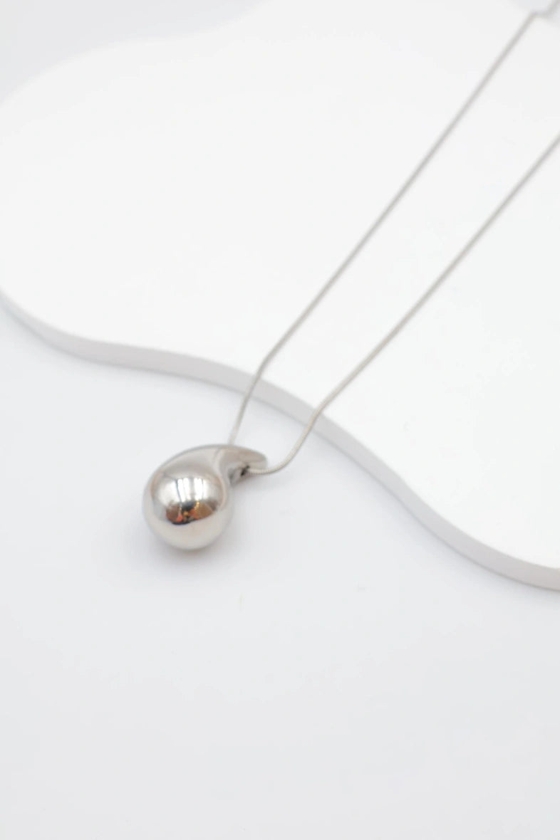 Collier avec pendentif en forme de goutte - ARGENT