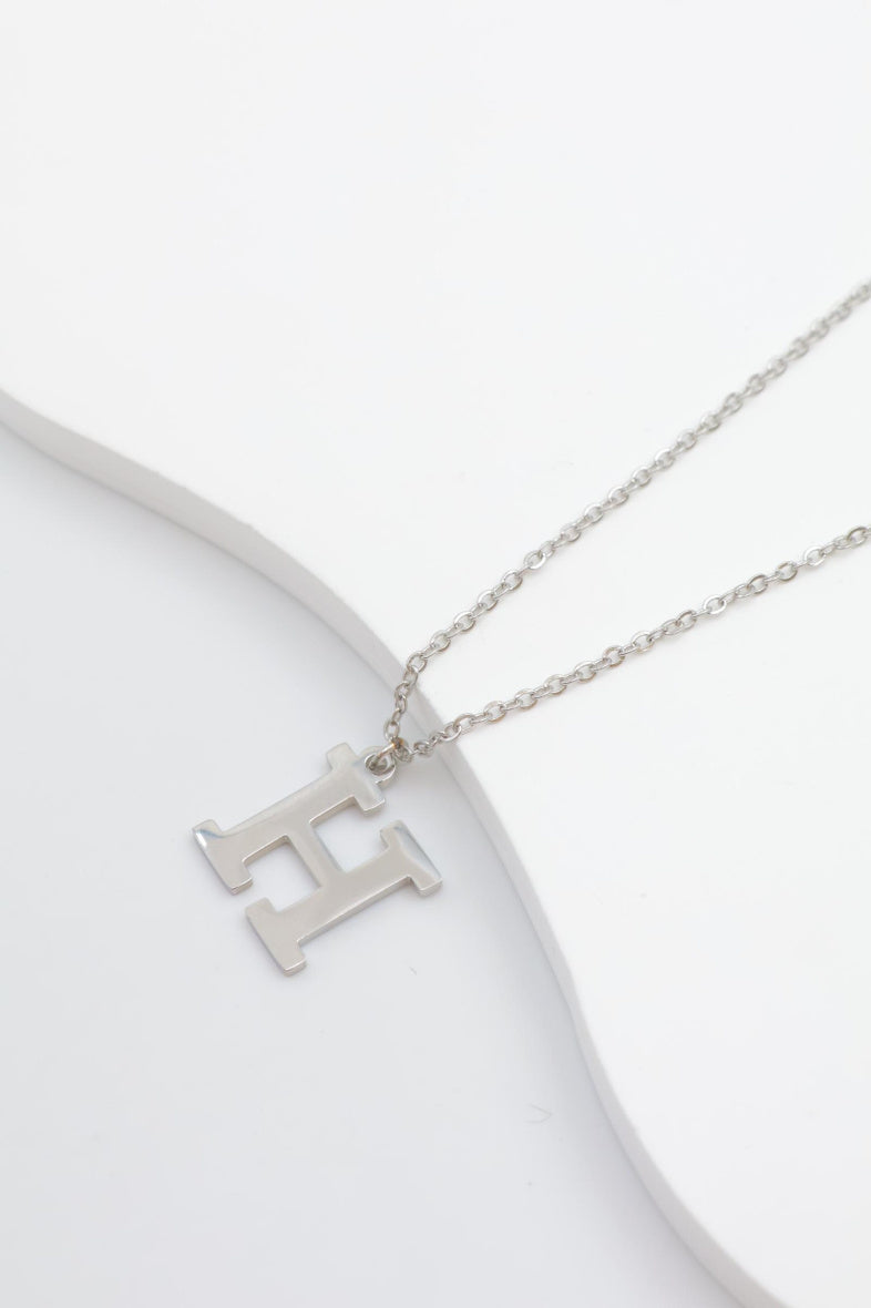 Collier avec pendentif en forme de lettre H - ARGENT