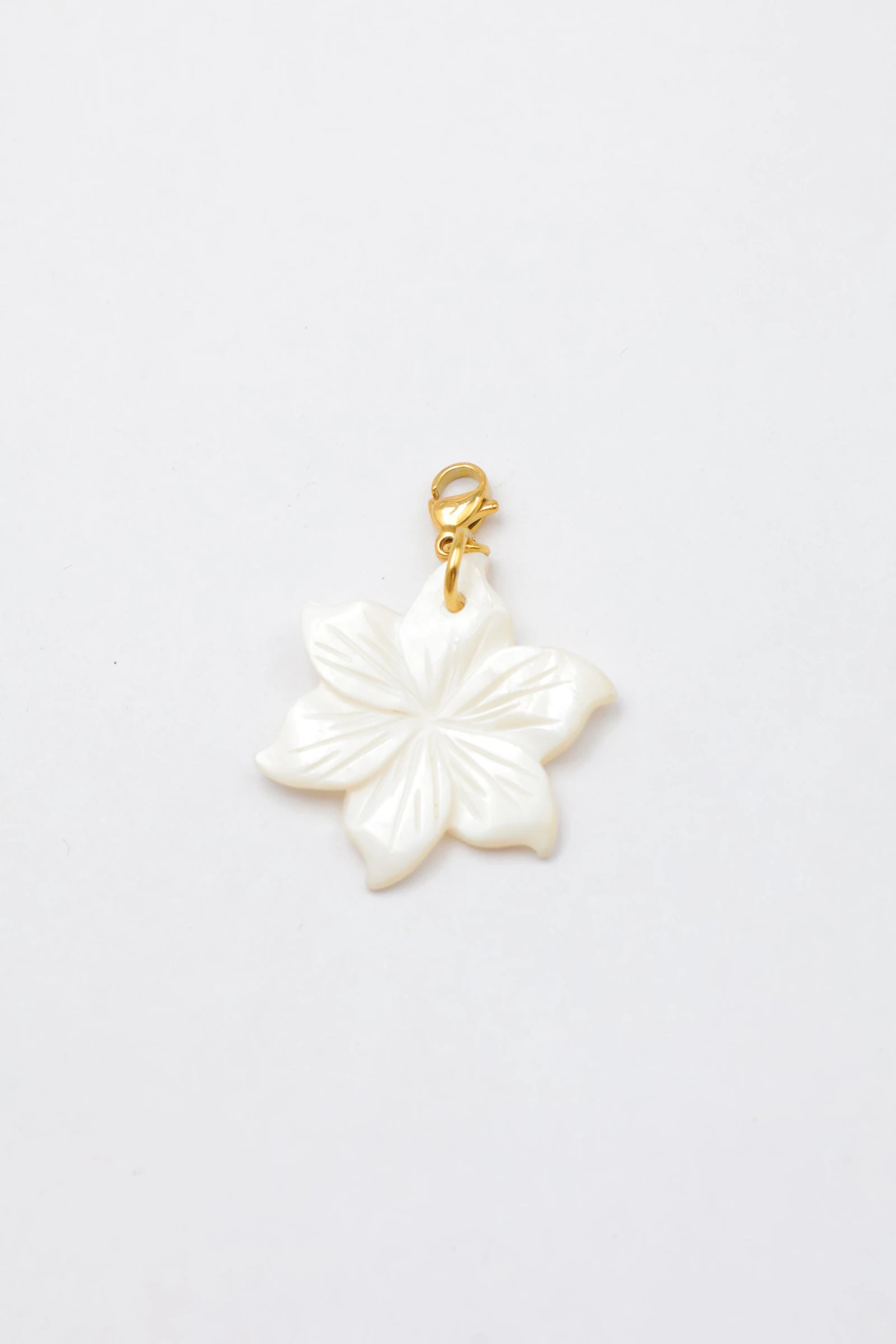 Pendentif fleur coquillage - DORÉ