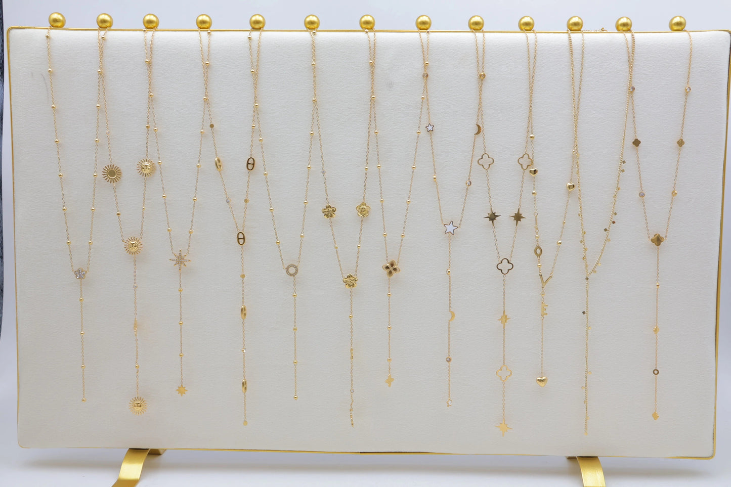 Lots de bijoux avec présentoir