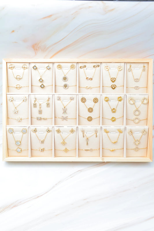 Lots de bijoux avec présentoir