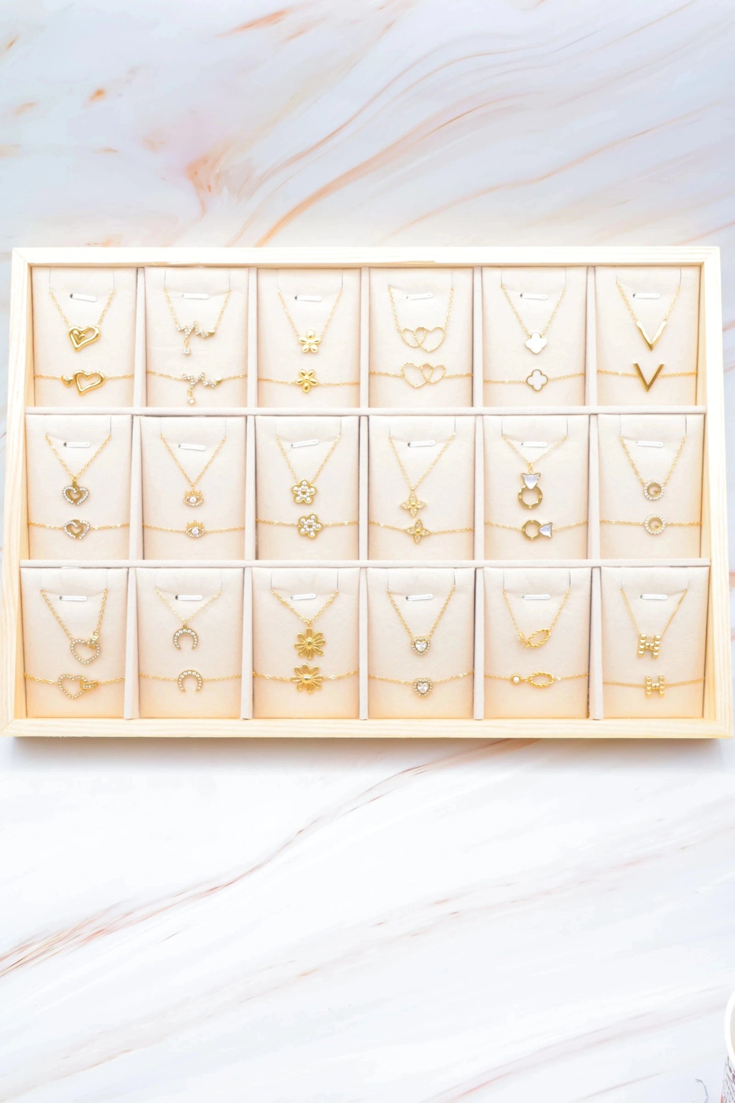 Lots de bijoux avec présentoir