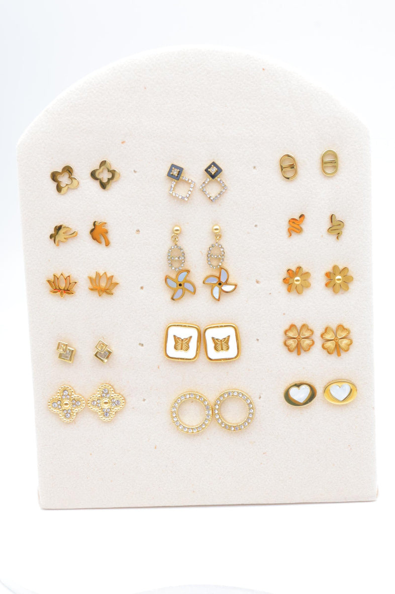 Lot de 15 boucles d'oreilles avec présentoir - DORÉ