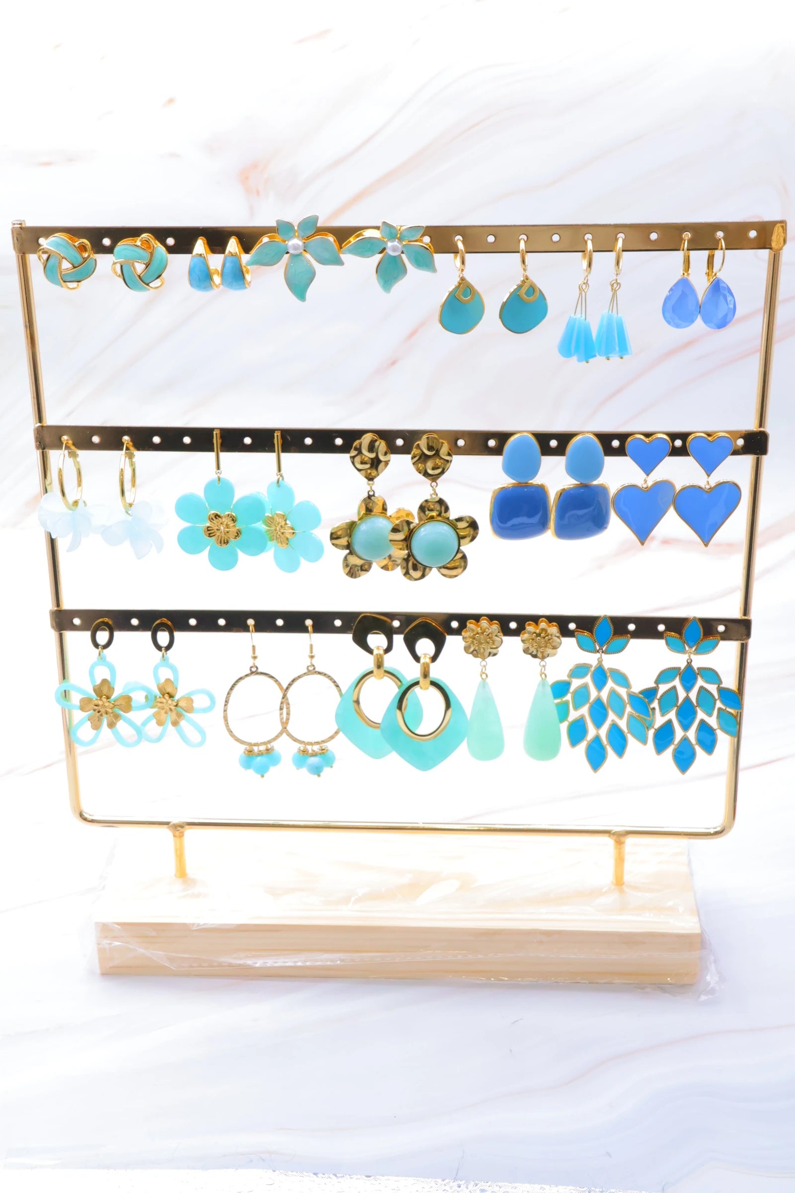 Lot de 16 boucles d'oreilles - présentoir inclus - BLEU