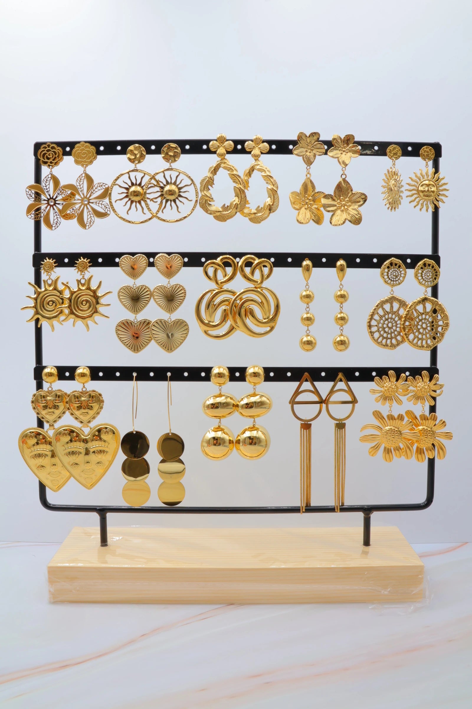 Lot de 15 paires de boucles d'oreilles avec présentoir - DORÉ