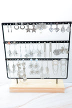 Lot de 17 paires de boucles d'oreilles avec présentoir - ARGENT