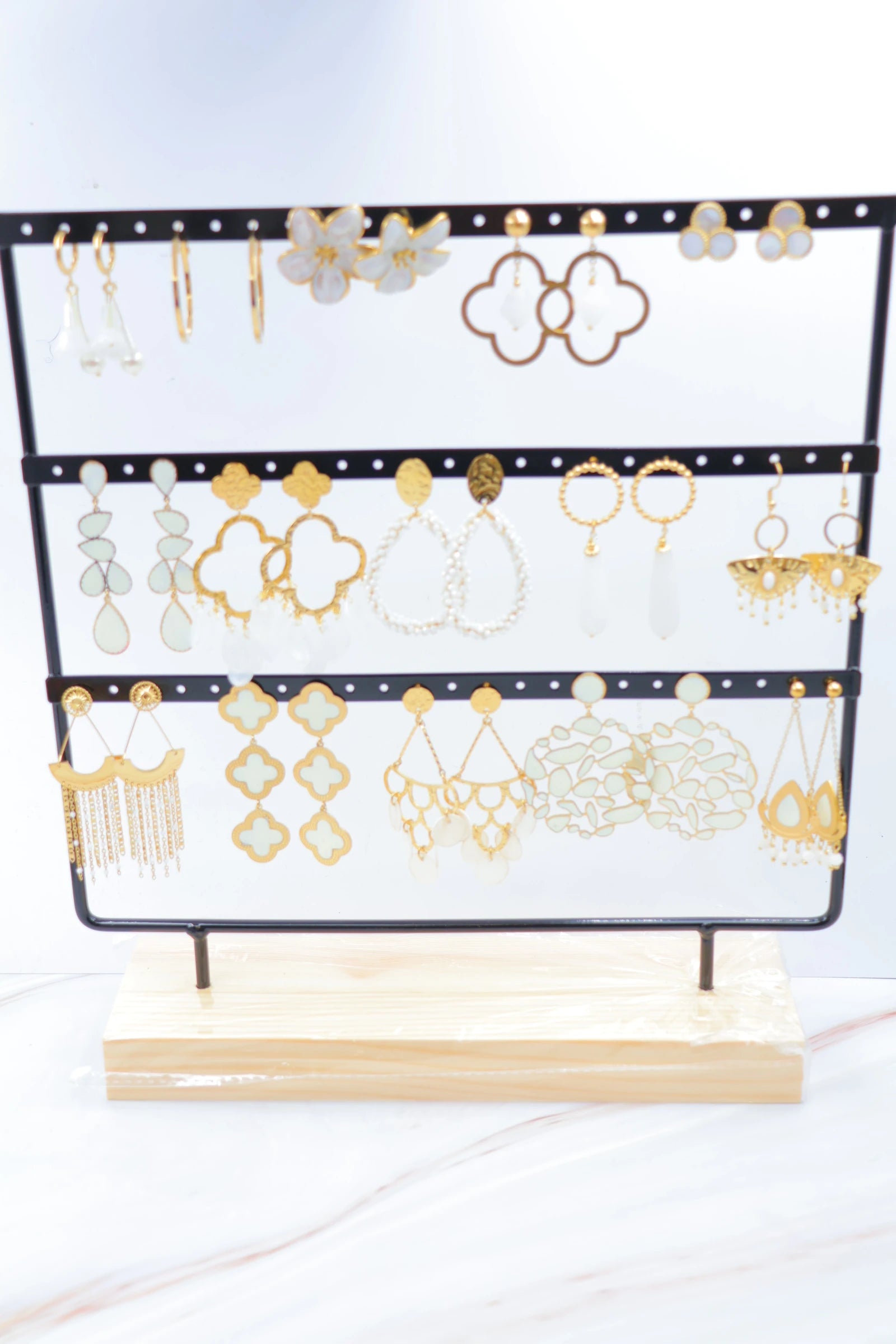 Lot de 15 paires de boucles d'oreilles avec présentoir - DORÉ