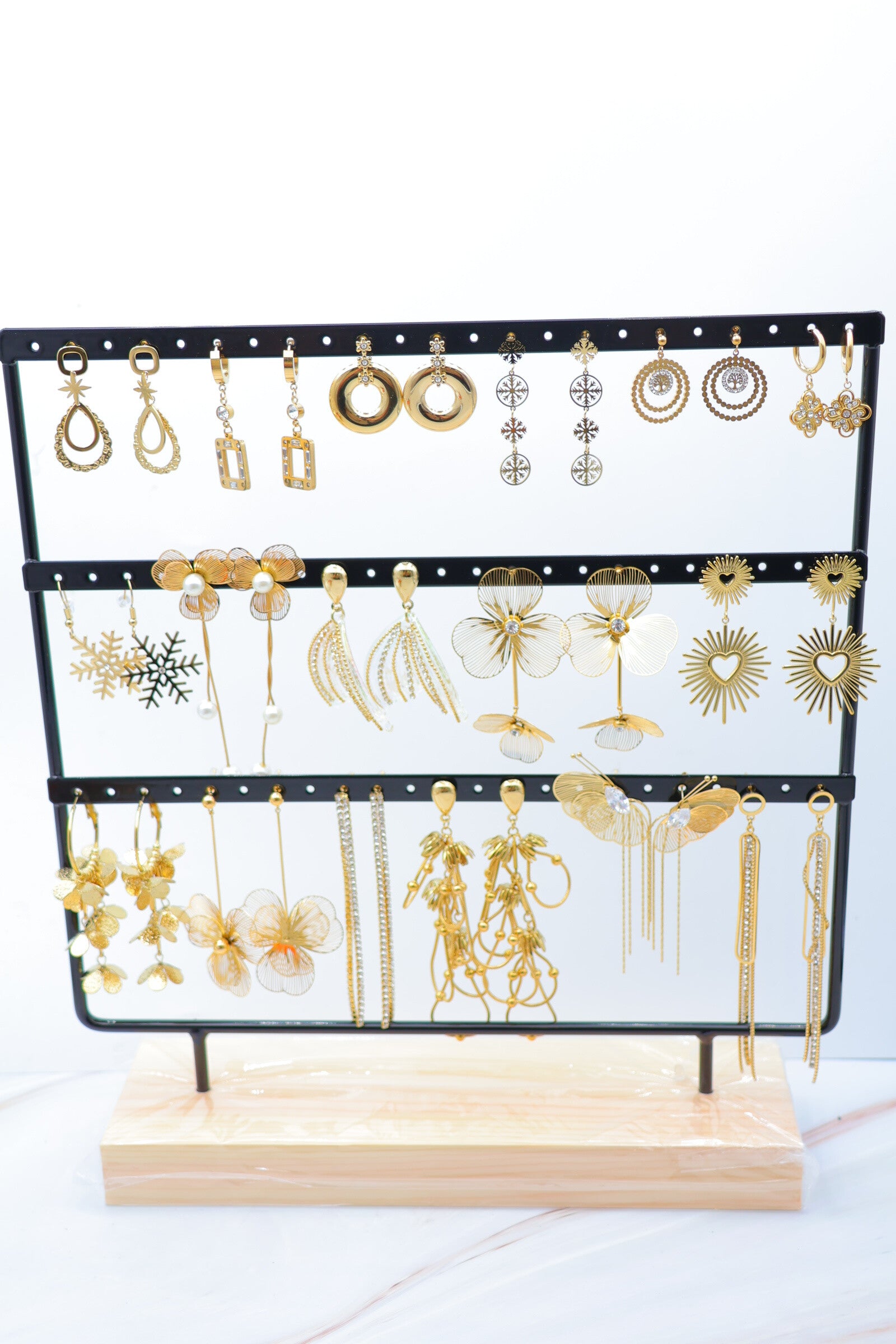 Lot de 17 paires de boucles d'oreilles avec présentoir - DORÉ