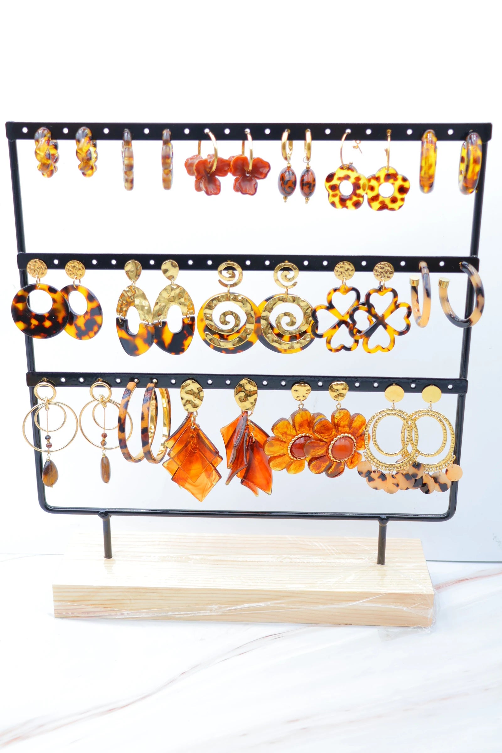 Lot de 16 paires de boucles d'oreilles avec présentoir - DORÉ