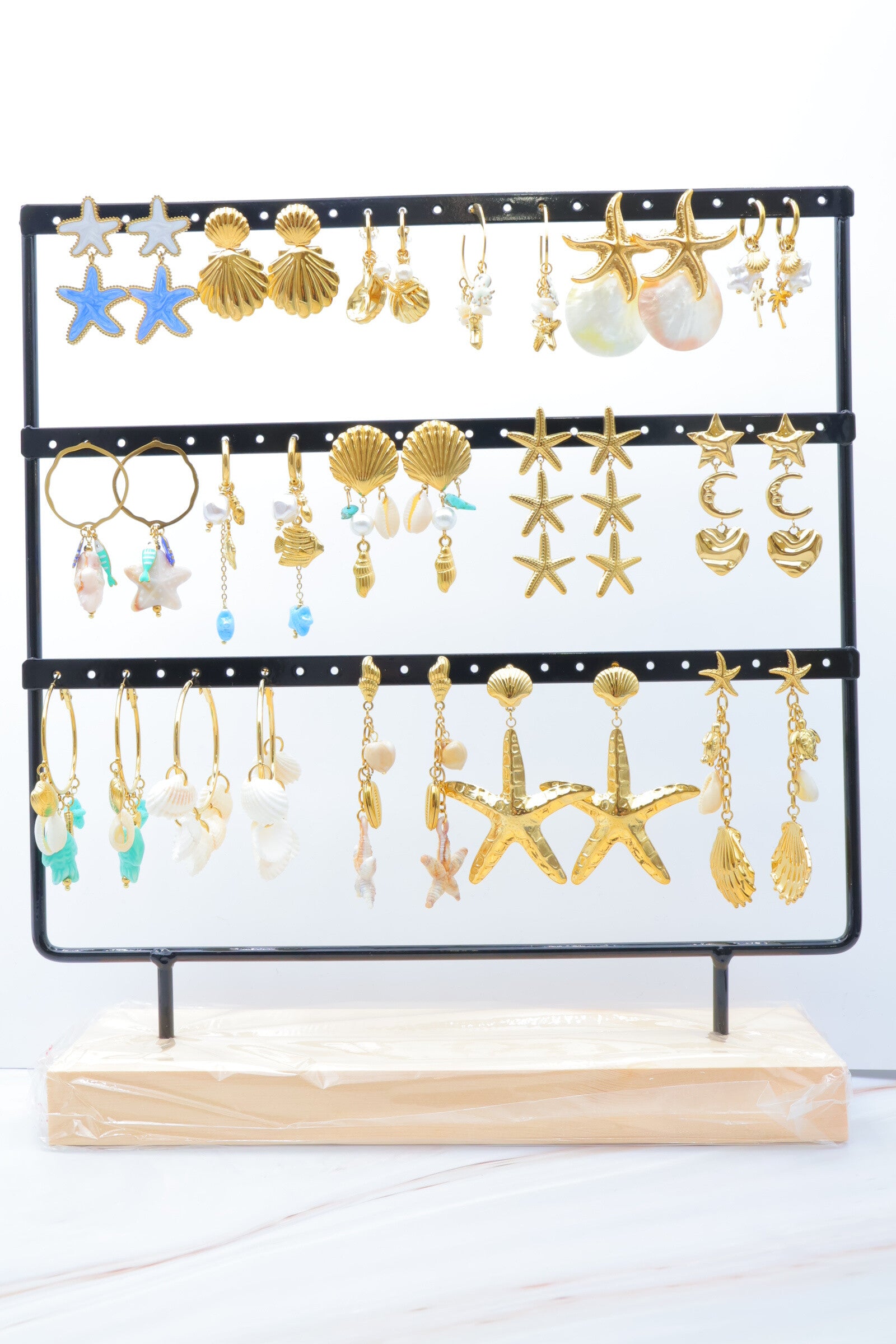 Lot de 16 paires de boucles d'oreilles avec présentoir - DORÉ