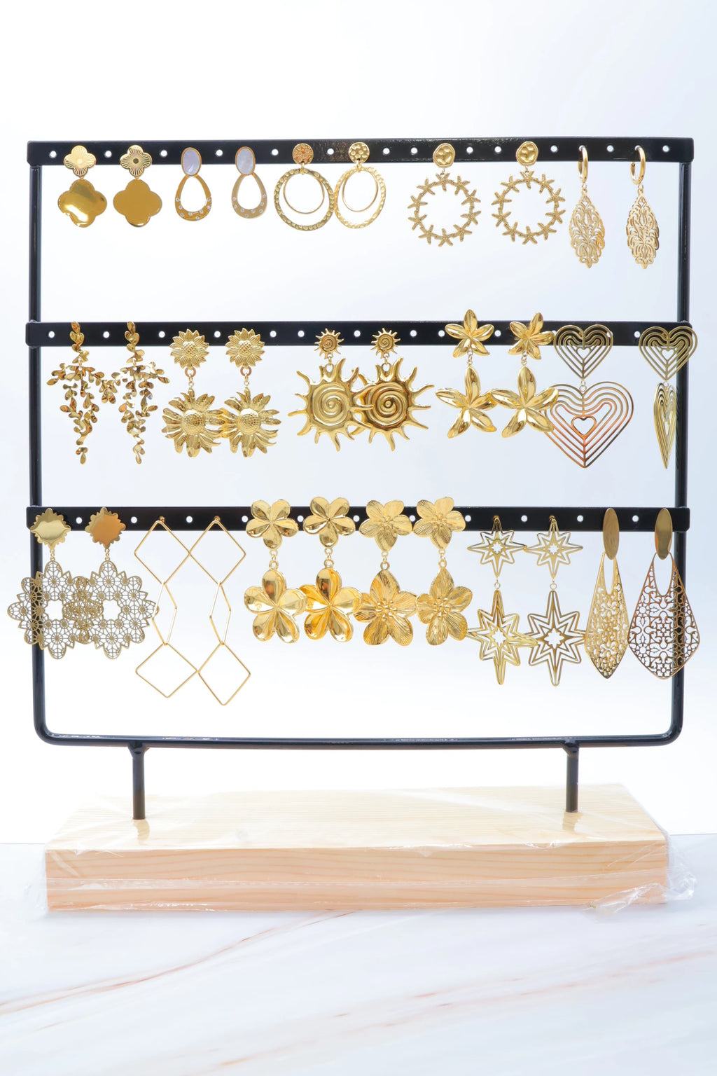 Lot de 16 paires de boucles d'oreilles avec présentoir - DORÉ