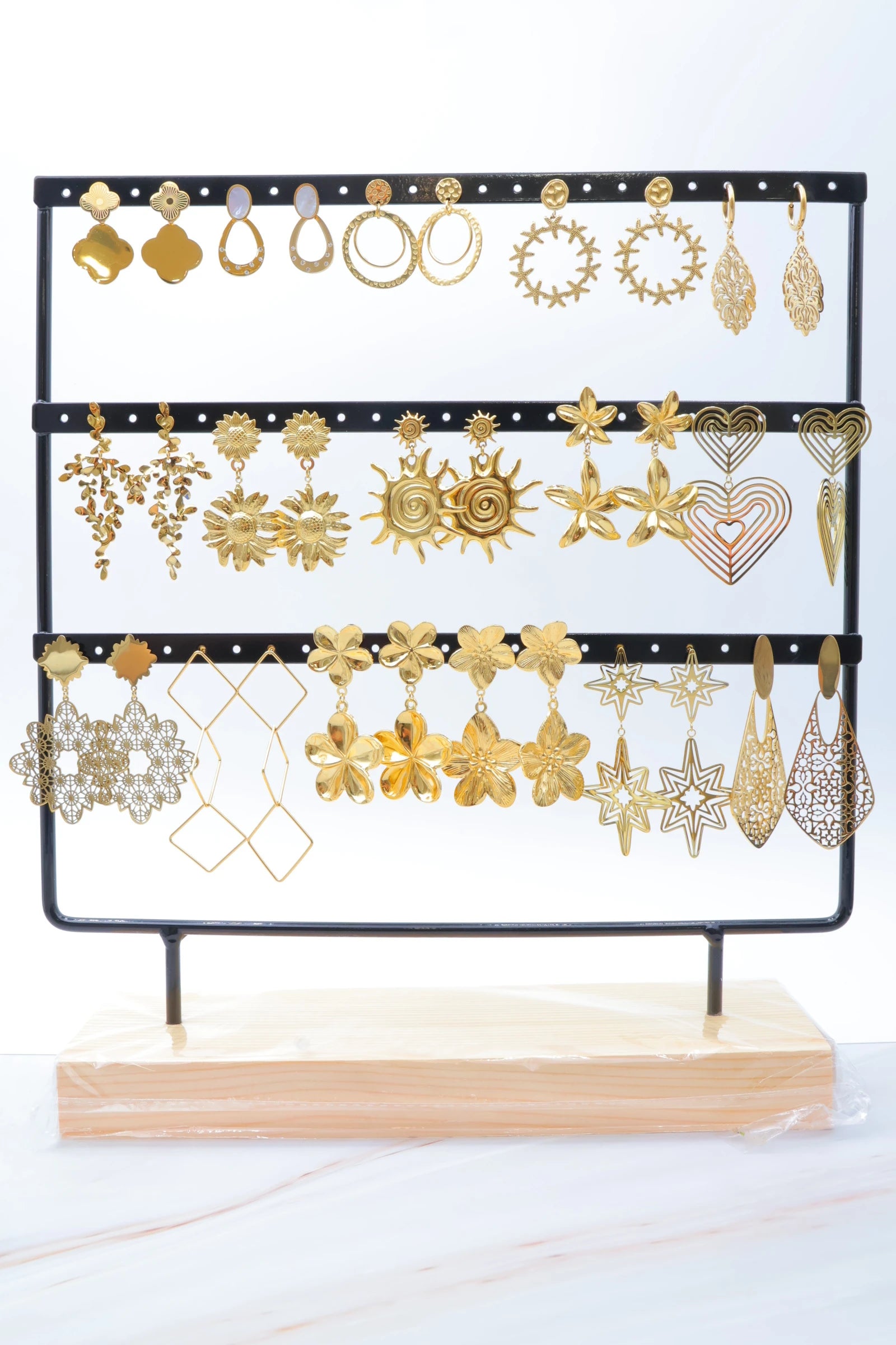 Lot de 16 paires de boucles d'oreilles avec présentoir - DORÉ