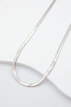 Collier plat avec motif en chevrons - ARGENT